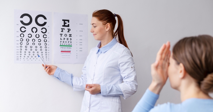 Optometrysta czy okulista — którego specjalistę wybrać?
